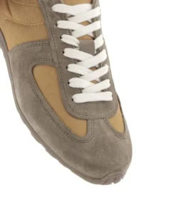 Foot News Sneaker