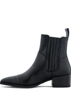 Vagabond Shoemakers Marja